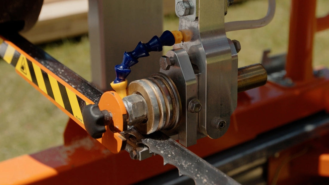 4-Axis blade guides with roller guides