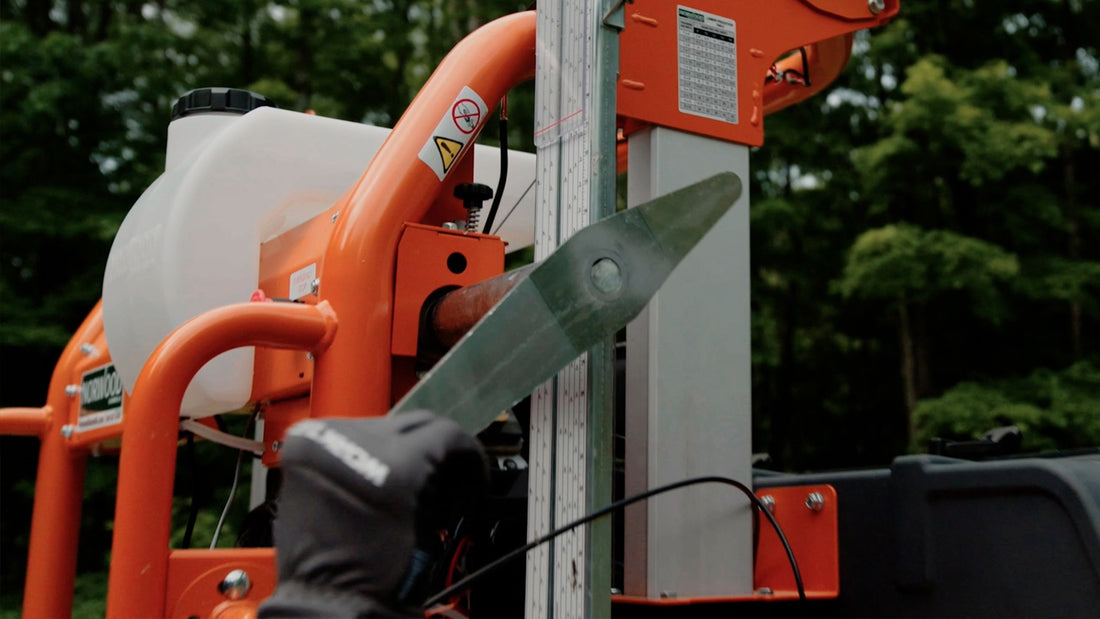 Auto-locking sawhead