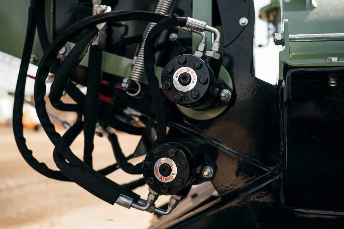 Dual hydraulic feed motors