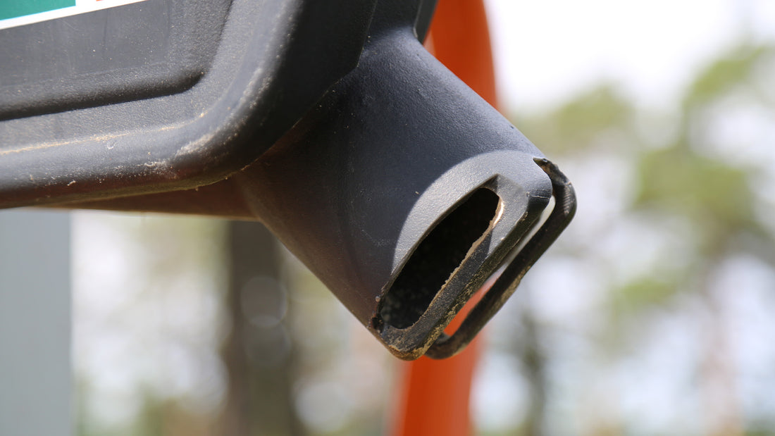 4 inch sawdust exhaust port on the Norwood Sawmills LumberMate LM30 and LumberMan MN27 portable sawmill. 