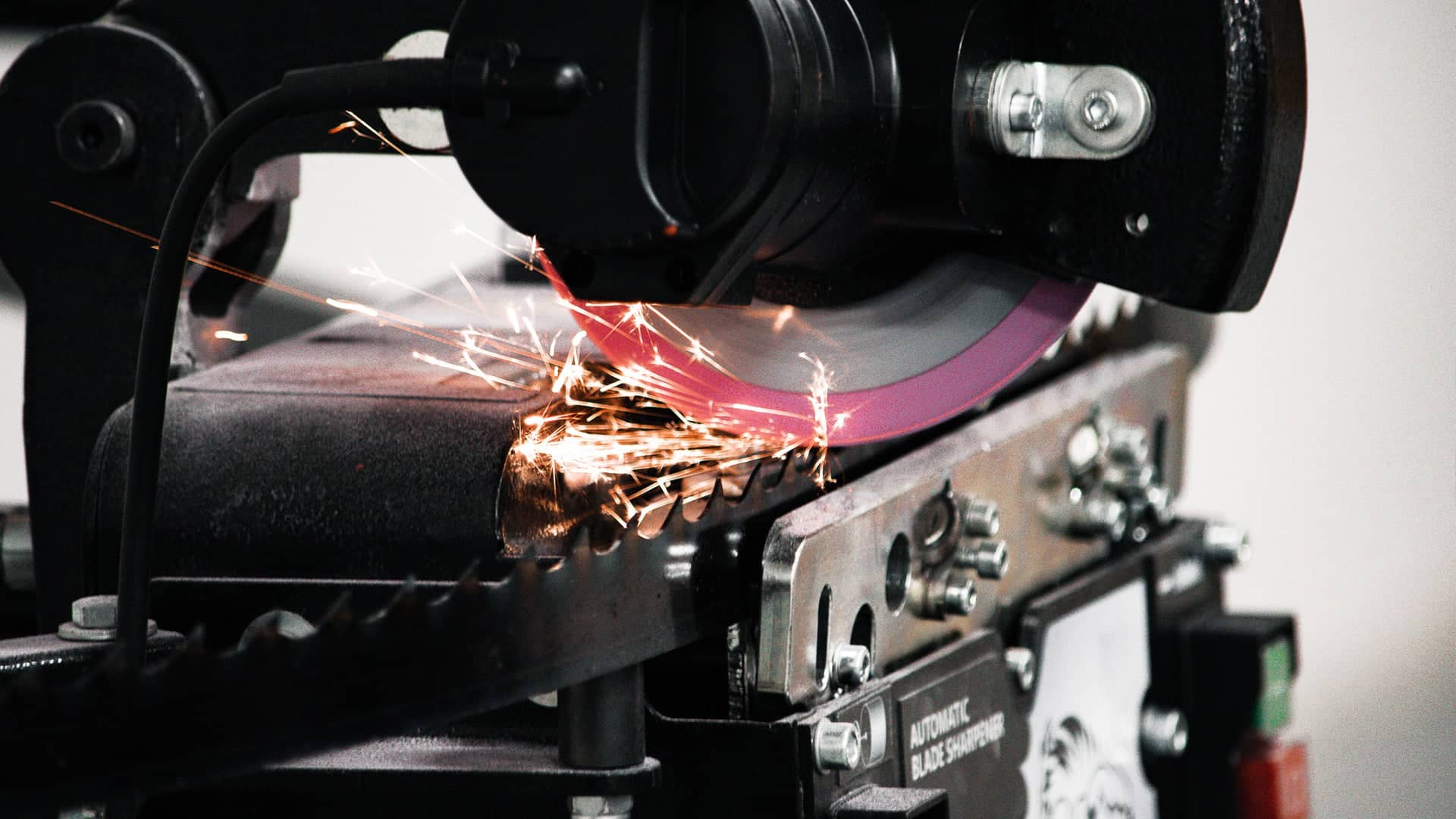 Automatic Bandsaw Blade Sharpener by SabreTooth