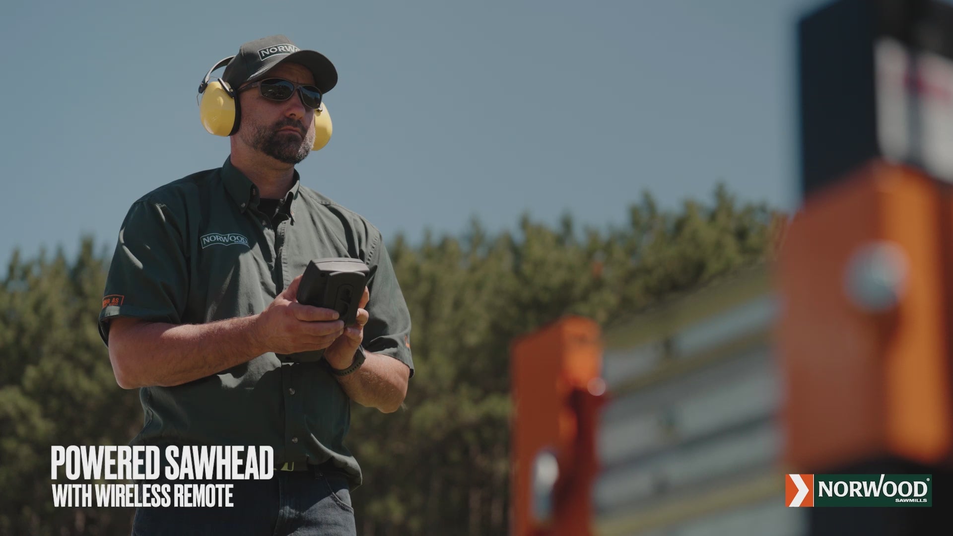 Load video: Power Feed &amp; Power Sawhead for HD36V2