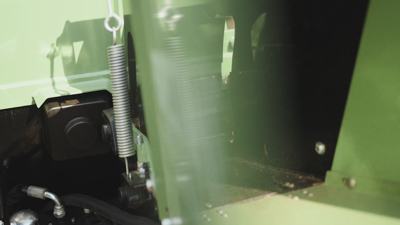 Lire la vidéo : Les deux moteurs hydrauliques d'avance vous offrent un meilleur contrôle  | Caractéristique